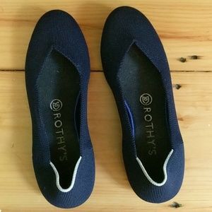 Rothys round toe navy flat size 7.